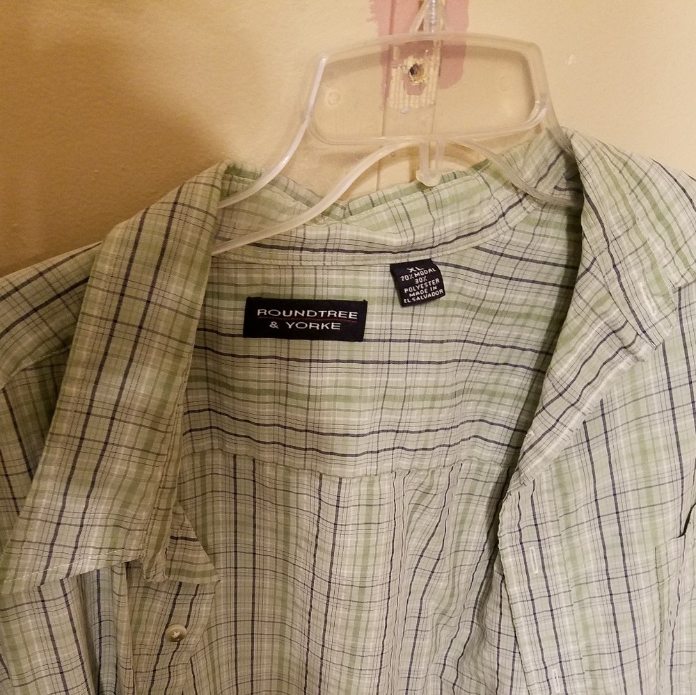 ROUNDTREE AND YORK BUTTON UP